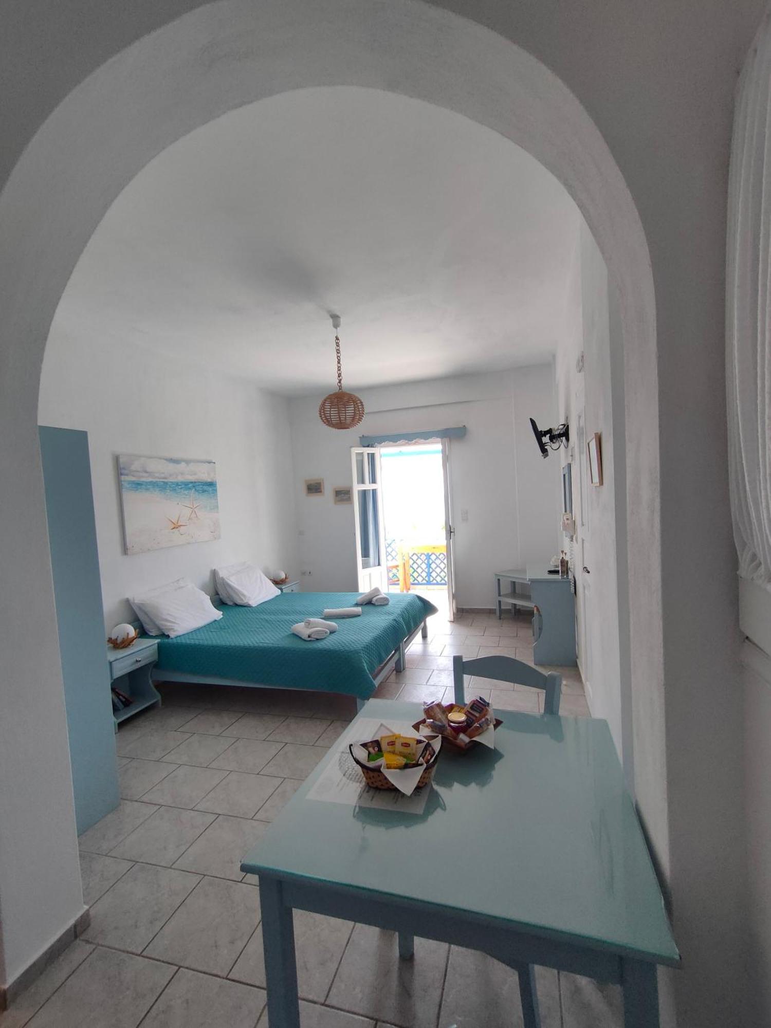 Maganas Hotel Livadi  Buitenkant foto