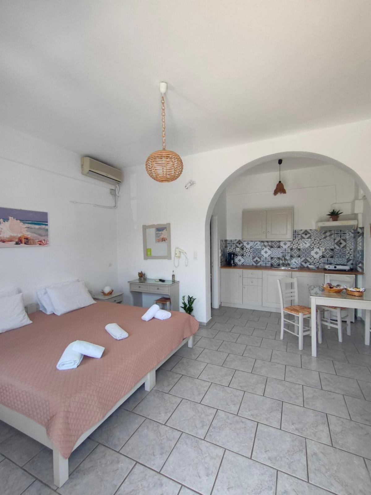 Maganas Hotel Livadi  Buitenkant foto