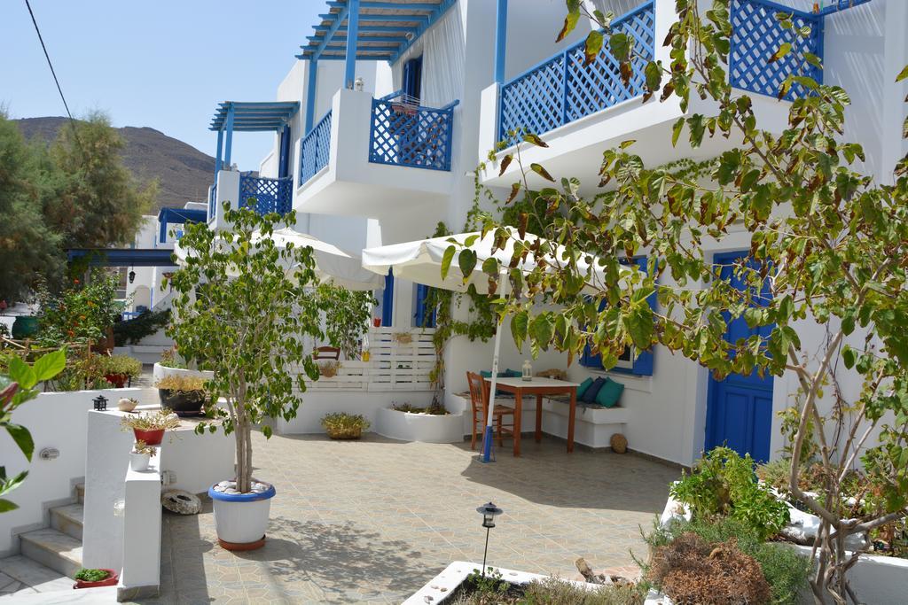 Maganas Hotel Livadi  Buitenkant foto