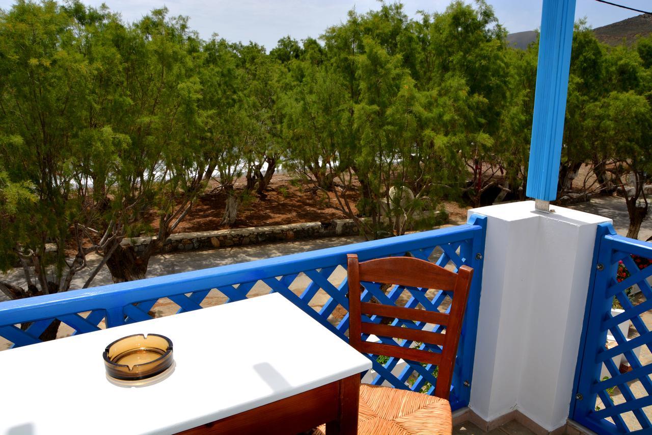 Maganas Hotel Livadi  Buitenkant foto